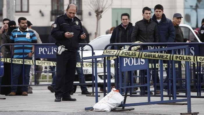 Taksim Meydanı’nda şüpheli paket paniği