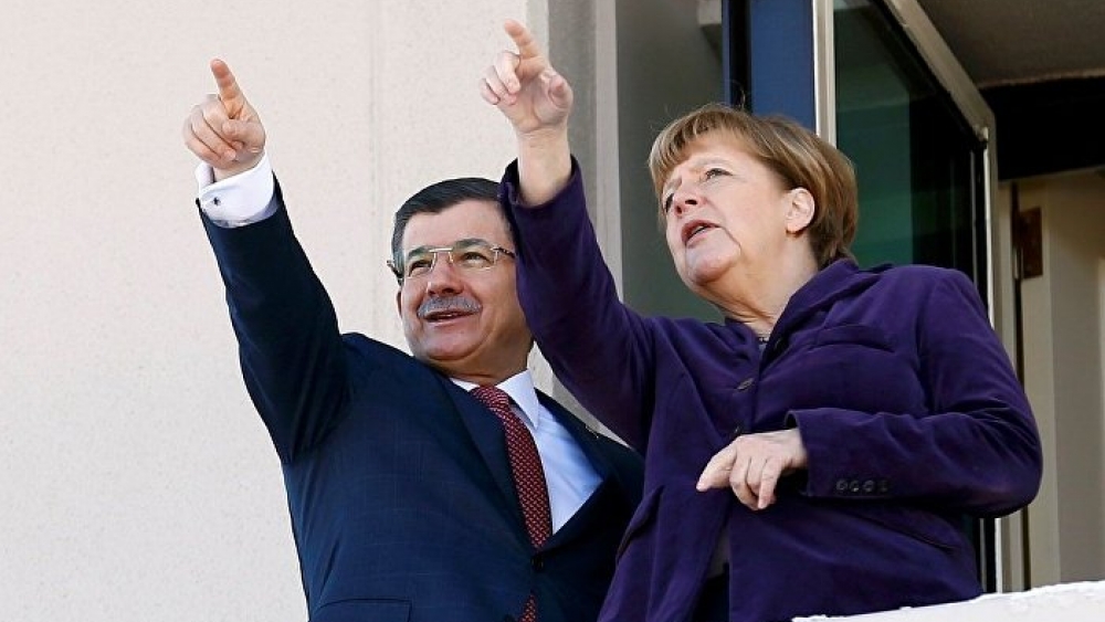 Davutoğlu'ndan Merkel'e: PYD'nin saldırgan eylemlerine müsade edilmeyecek