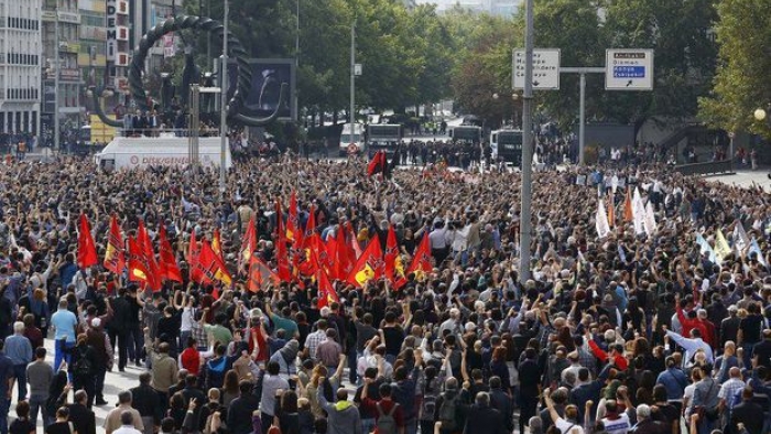 Ankara'da binlerce insan gösteriye çıktı