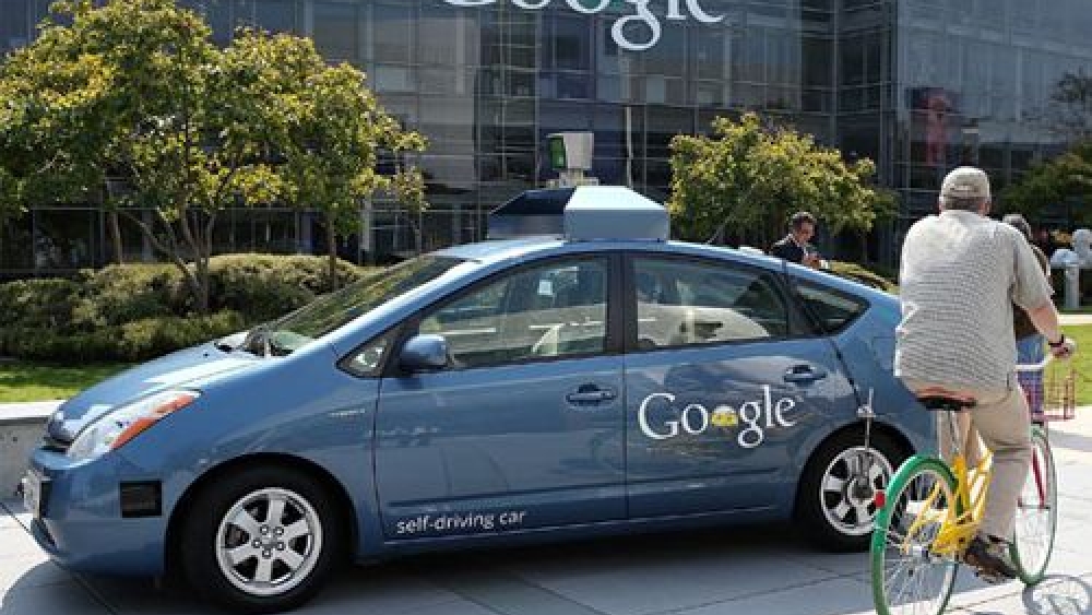 Google'ın sürücüsüz arabası ilk kazasını yaptı