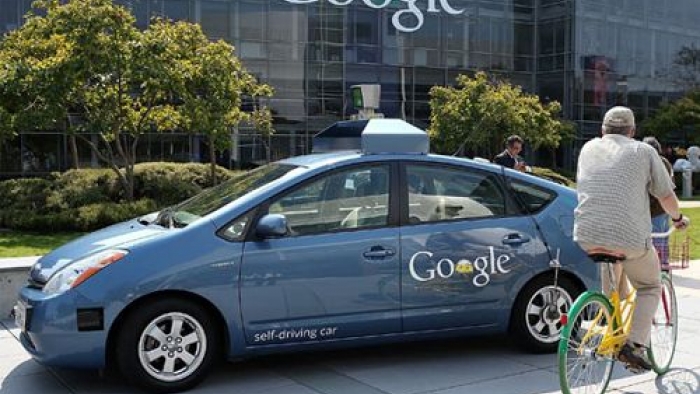 Google'ın sürücüsüz arabası ilk kazasını yaptı