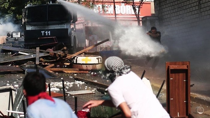 Gazi Mahallesi'ndeki olaylarda 2 kişi silahla yaralandı