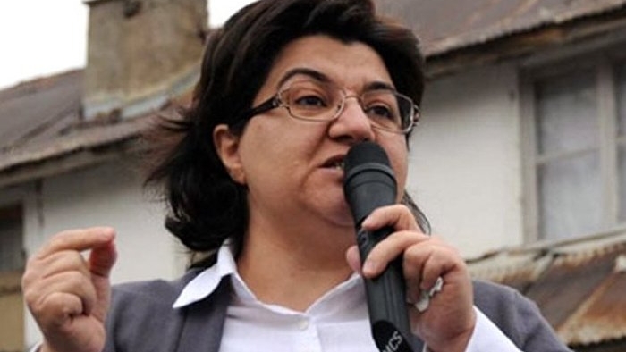 Emine Ayna siyaseti bıraktığını duyurdu