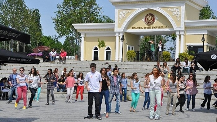 İstanbul Aydın Üniversitesi, 'barış' diyen akademisyeni kovdu