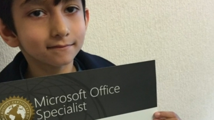6 yaşındaki Müslüman çocuk Britanya'yı şoka soktu