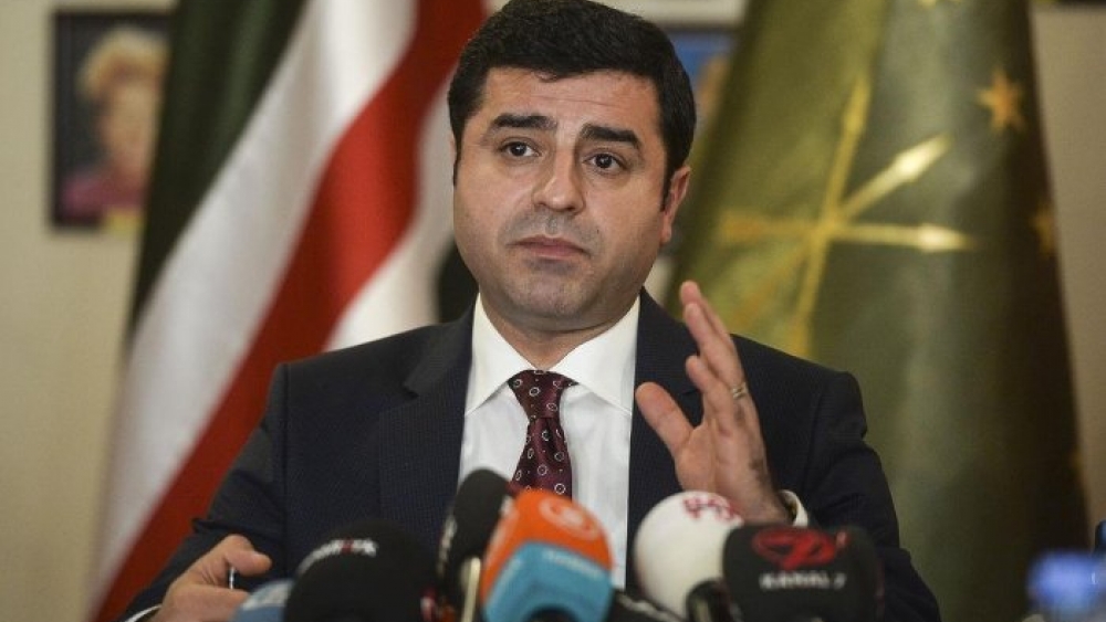 Demirtaş'ın zırhlı makam aracında 'sert cisim' izi