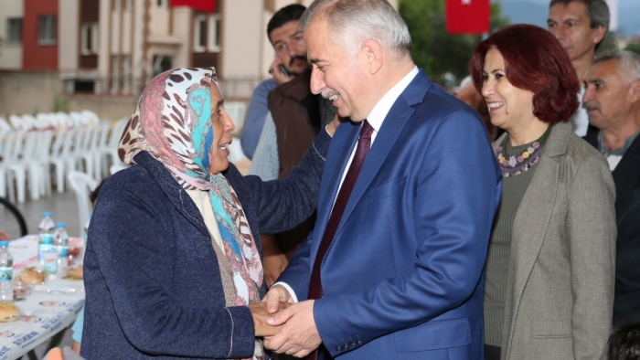 Büyükşehir’den 2 mahallede 5 bin kişiye iftar