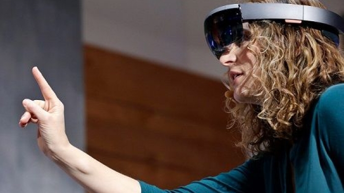 Microsoft HoloLens ön siparişte, fiyatı cep yakıyor
