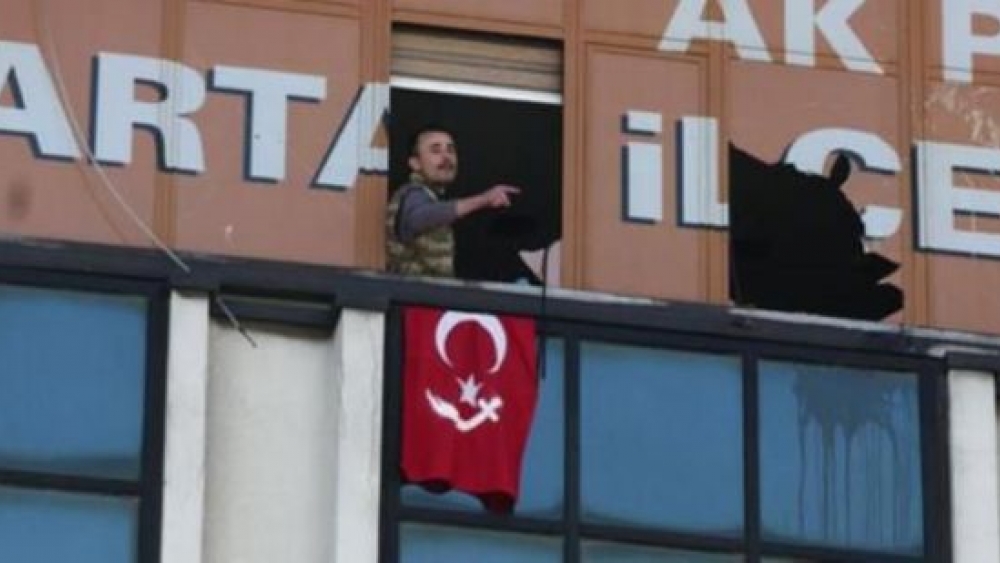 Erdoğan'ın Partisinin Ofisine Silahlı Baskın