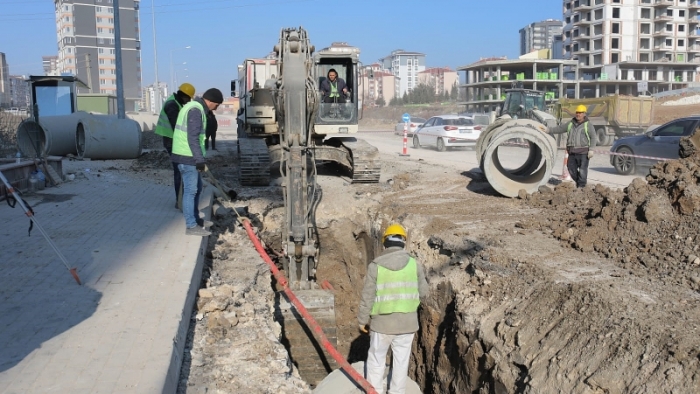 GÜRKAN, ABDİ İPEKÇİ CADDESİ’NDEKİ ALTYAPI ÇALIŞMALARINI YERİNDE İNCELEDİ