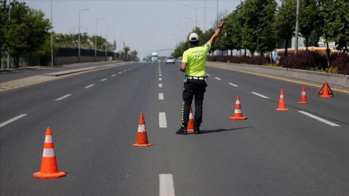 Uzmanlara göre virüsün yayılmasını yavaşlatmak için seyahat kısıtlamaları gerekebilir