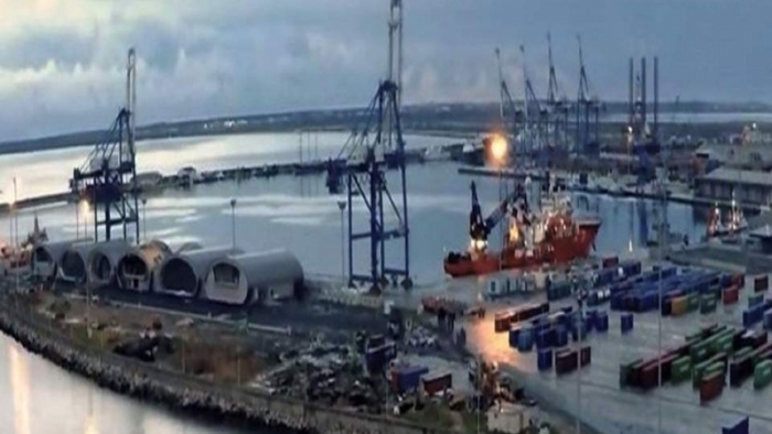 Yangın Limasol limanında teçhizat üzerinde patlak